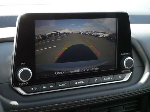 Used 2024 Nissan Rogue S AWD/4WD image 31