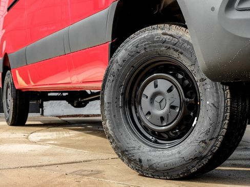 Used 2025 Mercedes-Benz Sprinter 2500 image 8