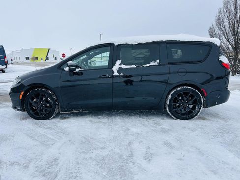 Used 2023 Chrysler Pacifica Touring-L w/ S Appearance Package image 37