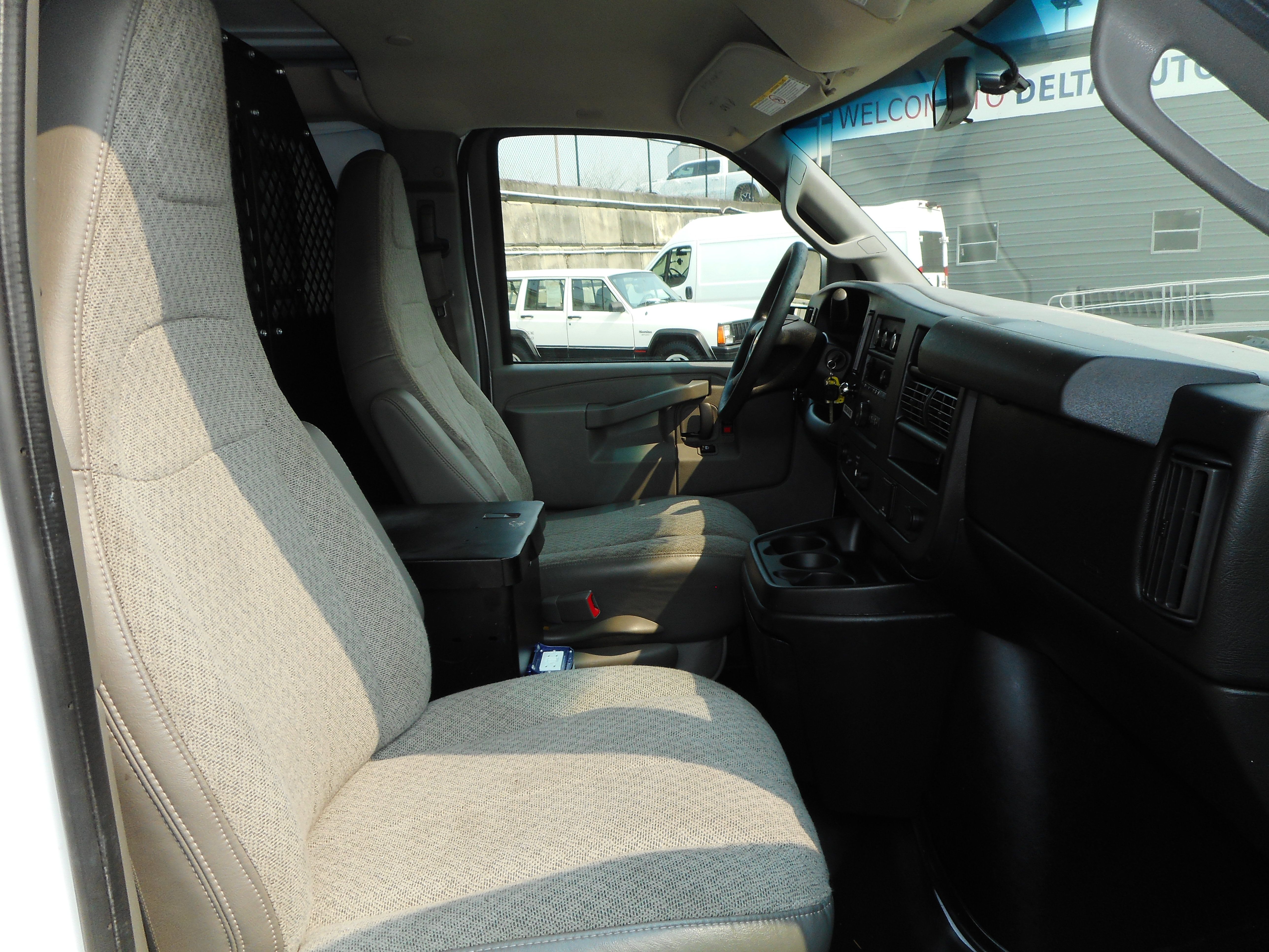 Used 2016 Chevrolet Express 2500 RWD image 24