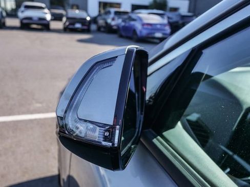 Used 2023 Kia Niro EX Touring image 9