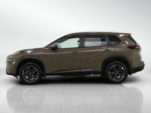 Used 2024 Nissan Rogue SV w/ SV Premium Package image 2