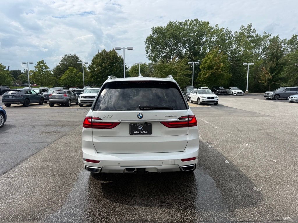 Used 2022 BMW X7 xDrive40i w/ Premium Package AWD/4WD image 4