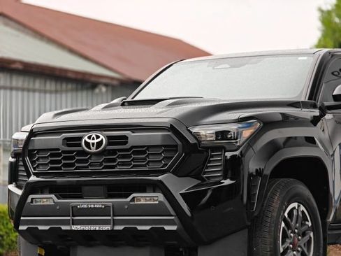 Used 2024 Toyota Tacoma TRD Sport w/ TRD Sport Upgrade Package AWD/4WD image 6