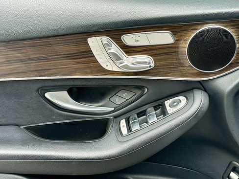 Used 2020 Mercedes-Benz GLC 300 4MATIC image 18