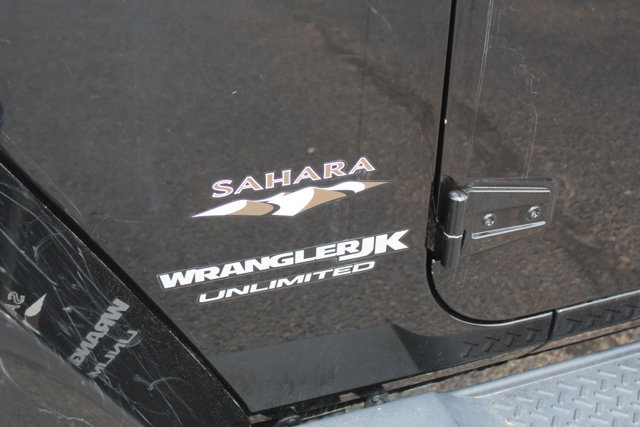 Used 2018 Jeep Wrangler Unlimited Sahara w/ Dual Top Group AWD/4WD image 12