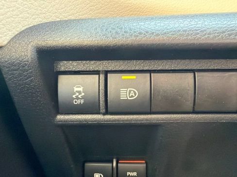Used 2021 Toyota Sienna XLE FWD image 30