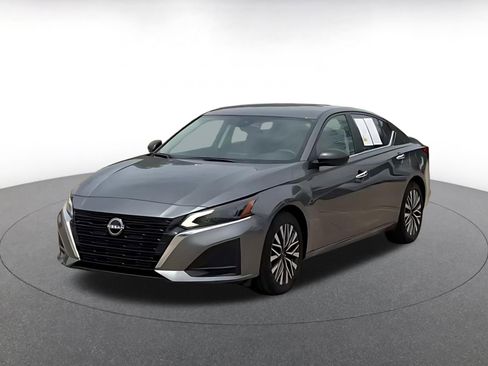 Used 2025 Nissan Altima 2.5 SV FWD image 7