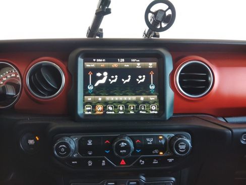 Used 2021 Jeep Wrangler Unlimited Rubicon AWD/4WD image 36