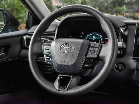 Used 2025 Toyota Camry Hybrid image 14