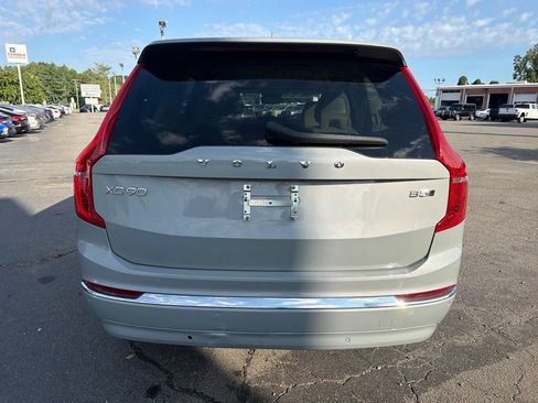 Used 2024 Volvo XC90 B5 Core w/ Protection Package AWD/4WD image 10