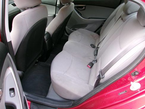 Used 2015 Hyundai Elantra SE image 5