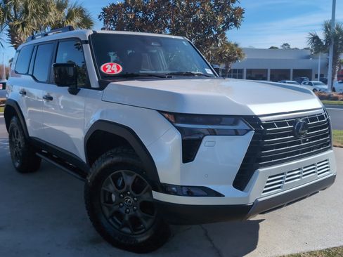 Used 2024 Lexus GX 550 image 2