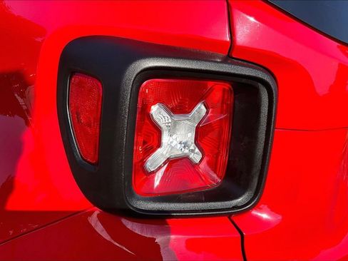 Used 2023 Jeep Renegade Altitude AWD/4WD image 32