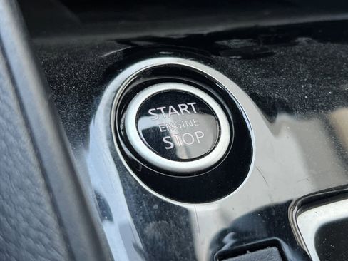 Used 2024 Nissan Versa SR image 22