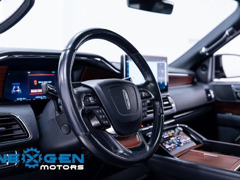 Used 2022 Lincoln Navigator Reserve image 22