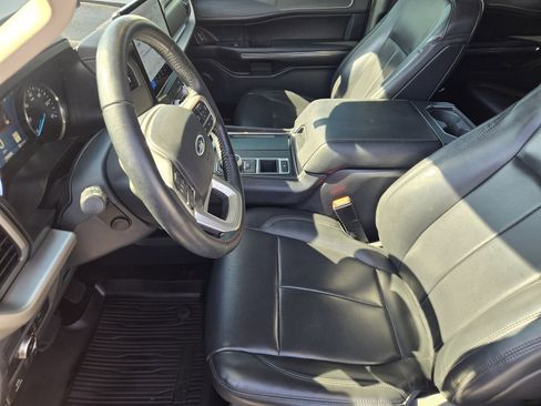 Used 2022 Ford Expedition XLT RWD image 12