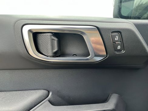 New 2025 Ford Bronco Badlands image 15