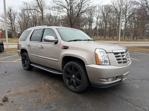 Used 2007 Cadillac Escalade AWD w/ Information Package image 2