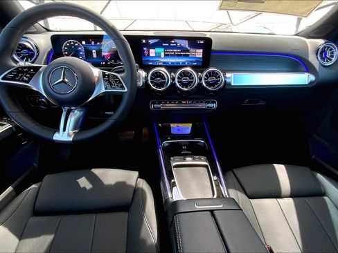 New 2025 Mercedes-Benz GLB 250 image 8