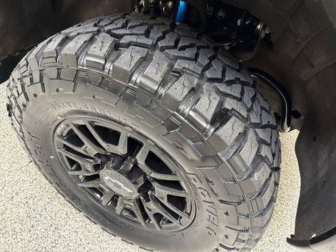 Used 2024 Chevrolet Silverado 2500 ZR2 w/ Technology Package image 78