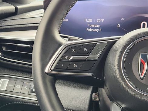 Used 2025 Buick Enclave Avenir image 27