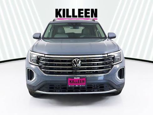 Used 2025 Volkswagen Atlas SE image 2