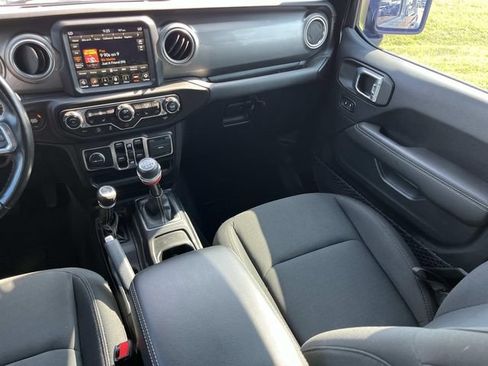 Used 2021 Jeep Wrangler Unlimited Sahara AWD/4WD image 13