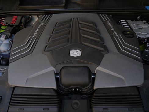 Used 2024 Lamborghini Urus Performante AWD/4WD image 43