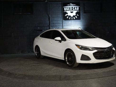 Used 2019 Chevrolet Cruze LT w/ LT Fleet Convenience Package FWD image 8