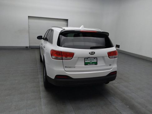Used 2016 Kia Sorento FWD image 6