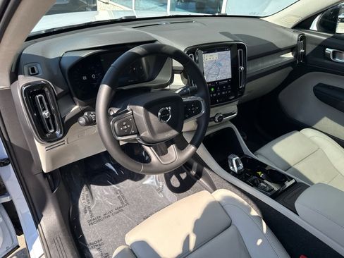 Used 2026 Volvo XC40 B5 Plus AWD/4WD image 30