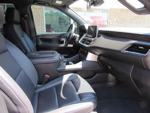 Used 2024 Chevrolet Tahoe Z71 w/ Luxury Package AWD/4WD image 31