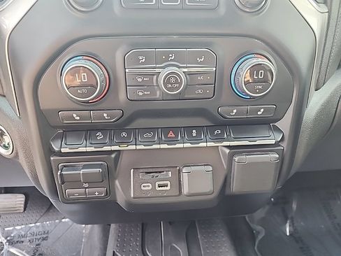 Used 2019 Chevrolet Silverado 1500 LTZ AWD/4WD image 21