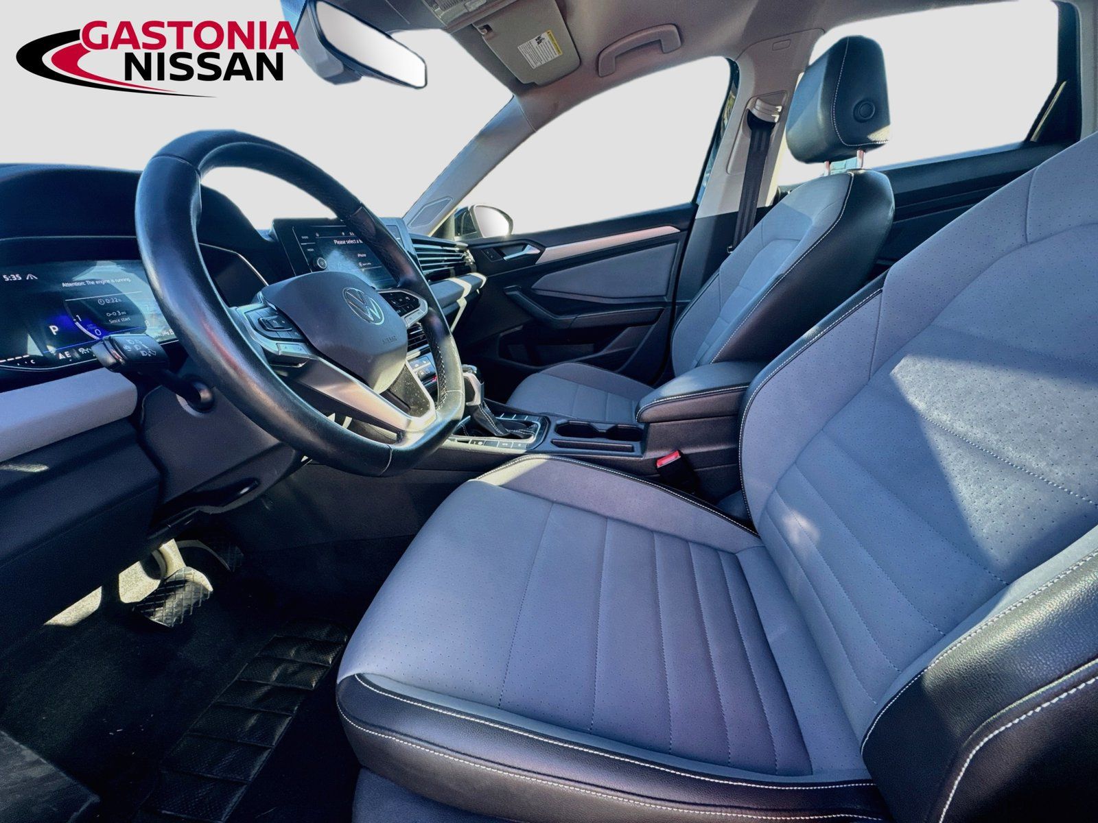 Used 2025 Volkswagen Jetta SE FWD image 27