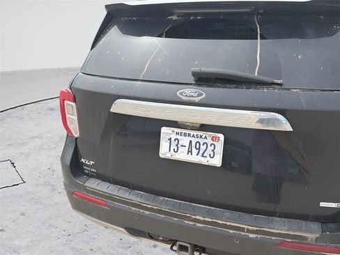 Used 2020 Ford Explorer XLT w/ Equipment Group 202A AWD/4WD image 6