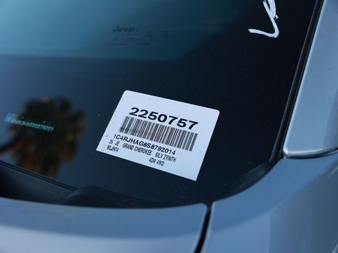 New 2025 Jeep Grand Cherokee Altitude image 33