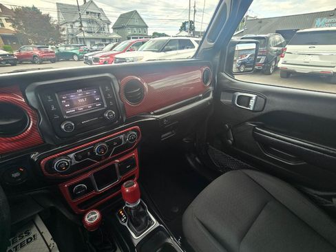 Used 2021 Jeep Gladiator Sport AWD/4WD image 11
