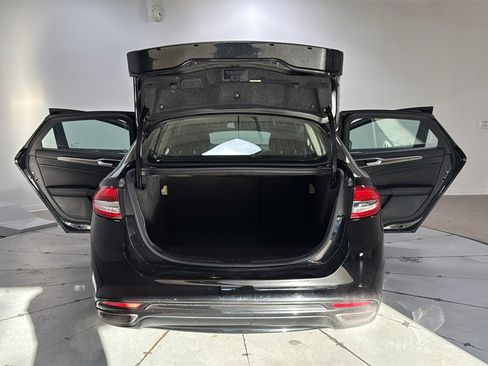 Used 2017 Ford Fusion SE image 16