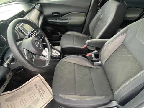 Used 2018 Nissan Kicks S FWD image 11