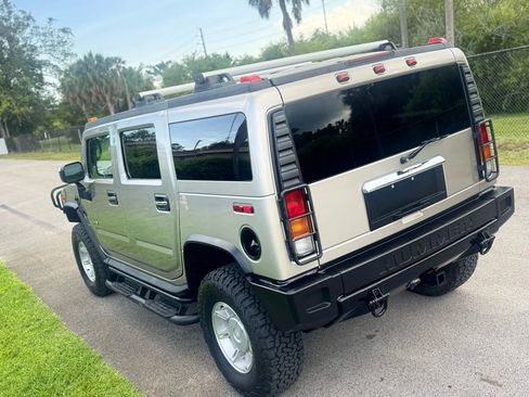 Used 2003 HUMMER H2 w/ Preferred Equipment Group image 9