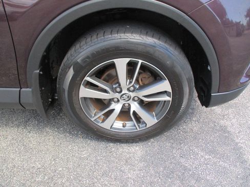 Used 2017 Toyota RAV4 XLE AWD/4WD image 32