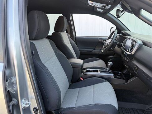 Used 2022 Toyota Tacoma TRD Off-Road image 29