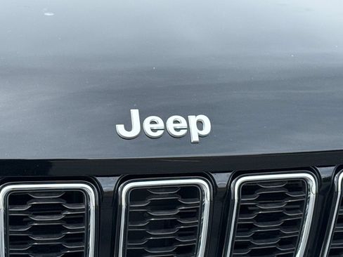 Used 2024 Jeep Grand Cherokee Limited AWD/4WD image 8