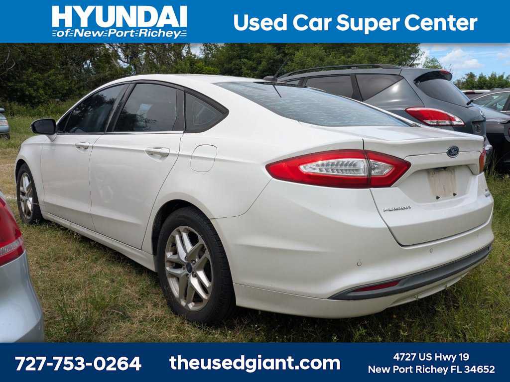 Used 2013 Ford Fusion SE FWD image 2