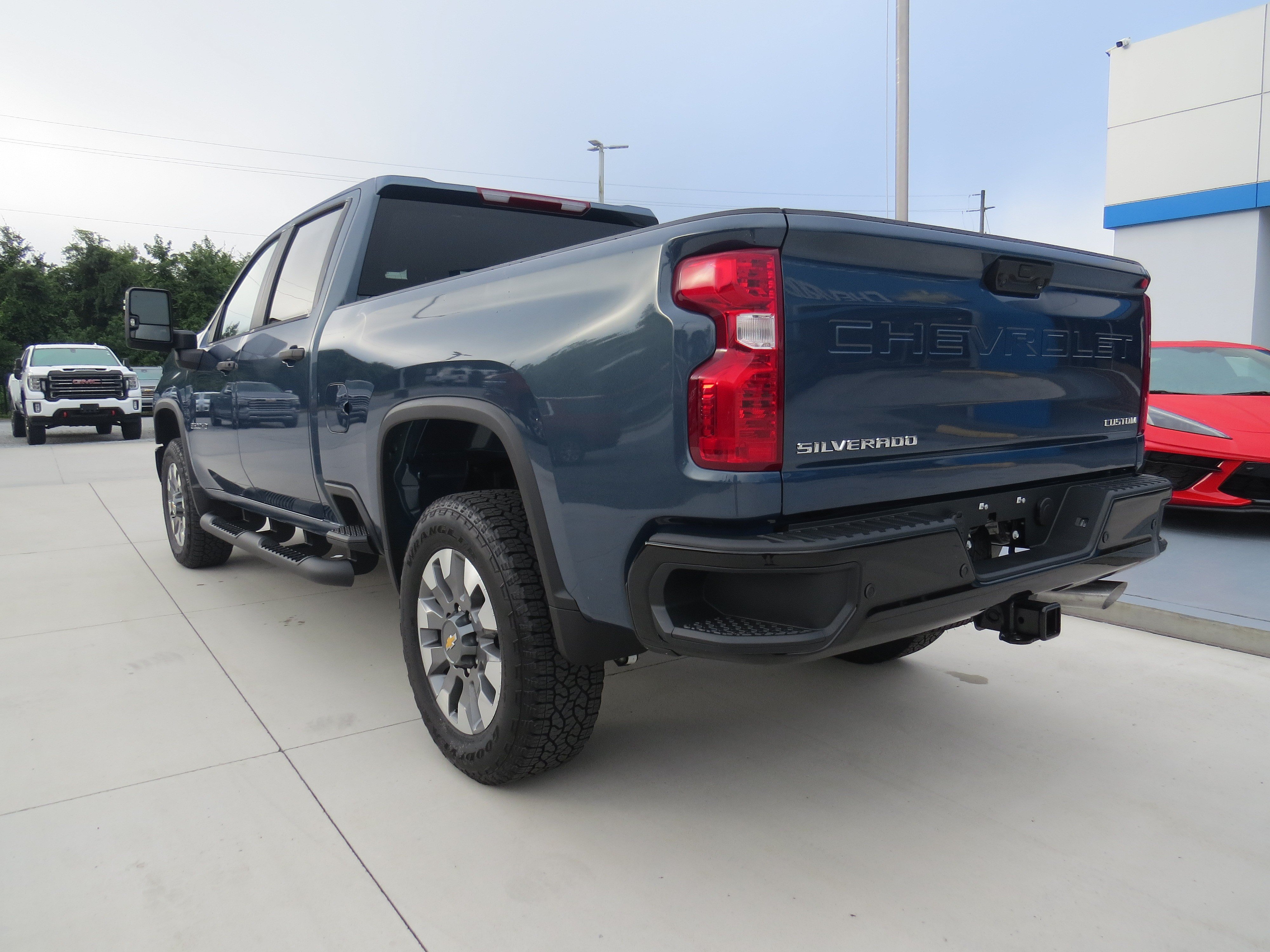 New 2026 Chevrolet Silverado 2500 Custom w/ Custom Value Package AWD/4WD image 4