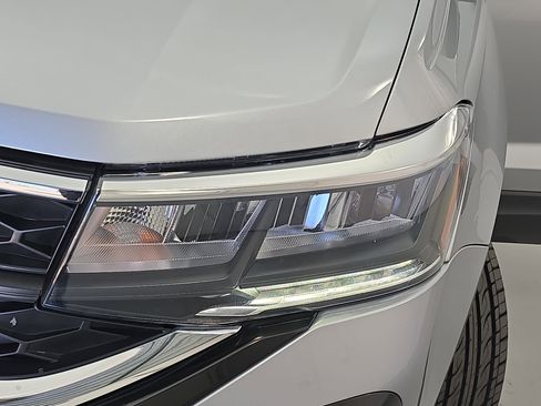 Certified 2022 Volkswagen Taos SE image 30