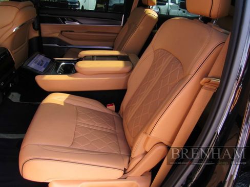 Used 2025 Jeep Grand Wagoneer Series III w/ Quick Order Packagew 28T AWD/4WD image 18