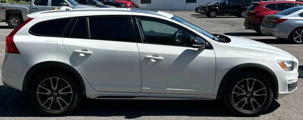 Used 2018 Volvo V60 T5 Cross Country AWD/4WD image 6