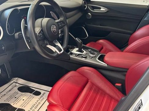 Used 2022 Alfa Romeo Giulia Veloce AWD/4WD image 8